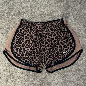 Women’s Nike dri fit running shorts. In excellent condition!